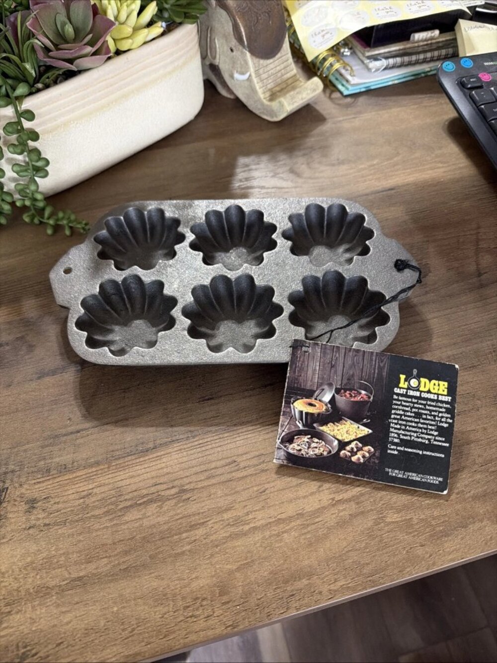 Vintage Lodge #10 Cast Iron 6-Cup Turk's Head Gem Pan - NWT